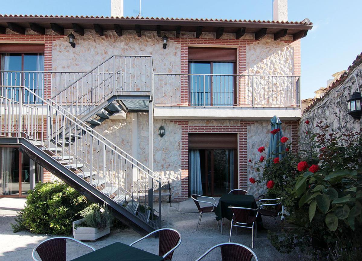 Apartamentos Turisticos Los Abuelos Montemayor de Pililla Exteriör bild