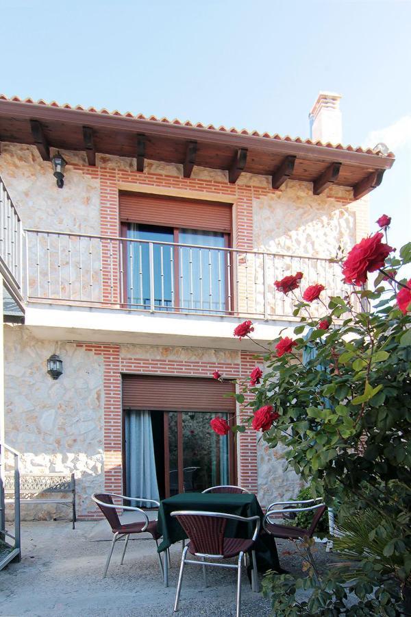 Apartamentos Turisticos Los Abuelos Montemayor de Pililla Exteriör bild
