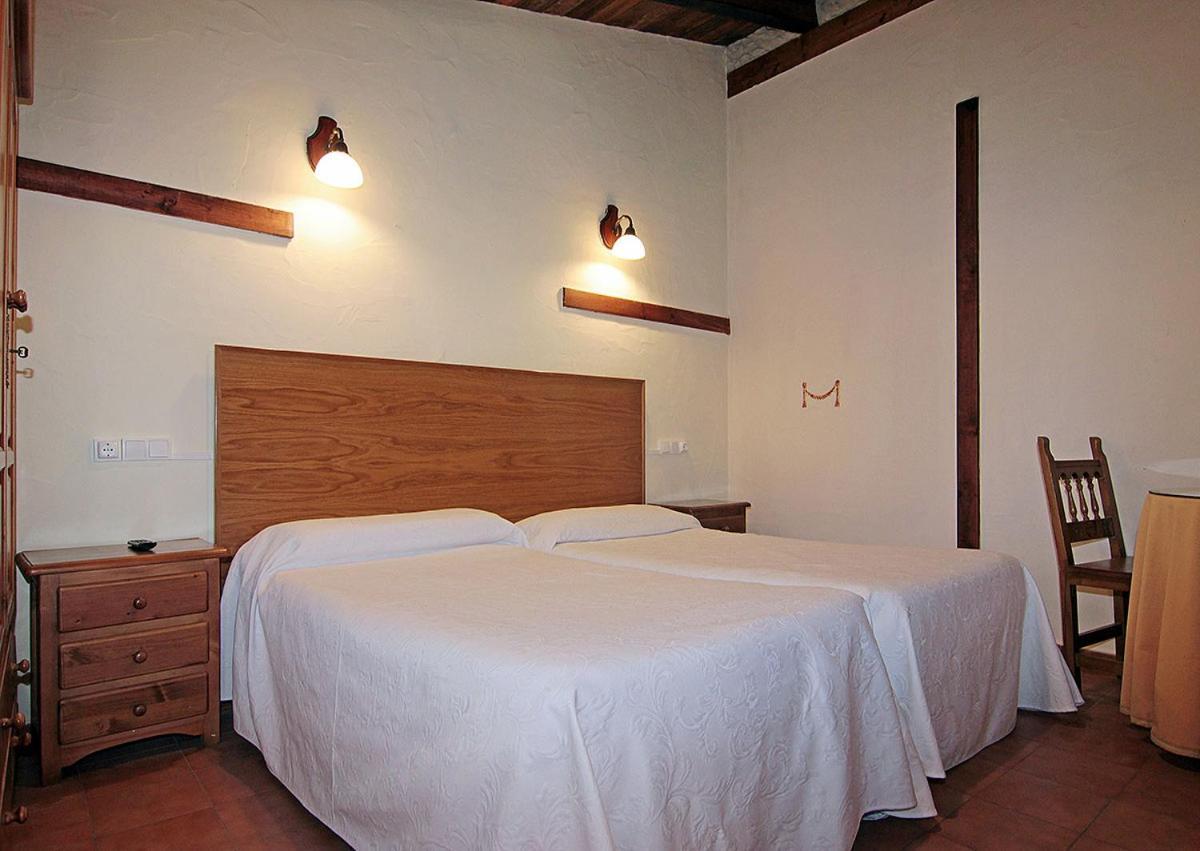 Apartamentos Turisticos Los Abuelos Montemayor de Pililla Exteriör bild