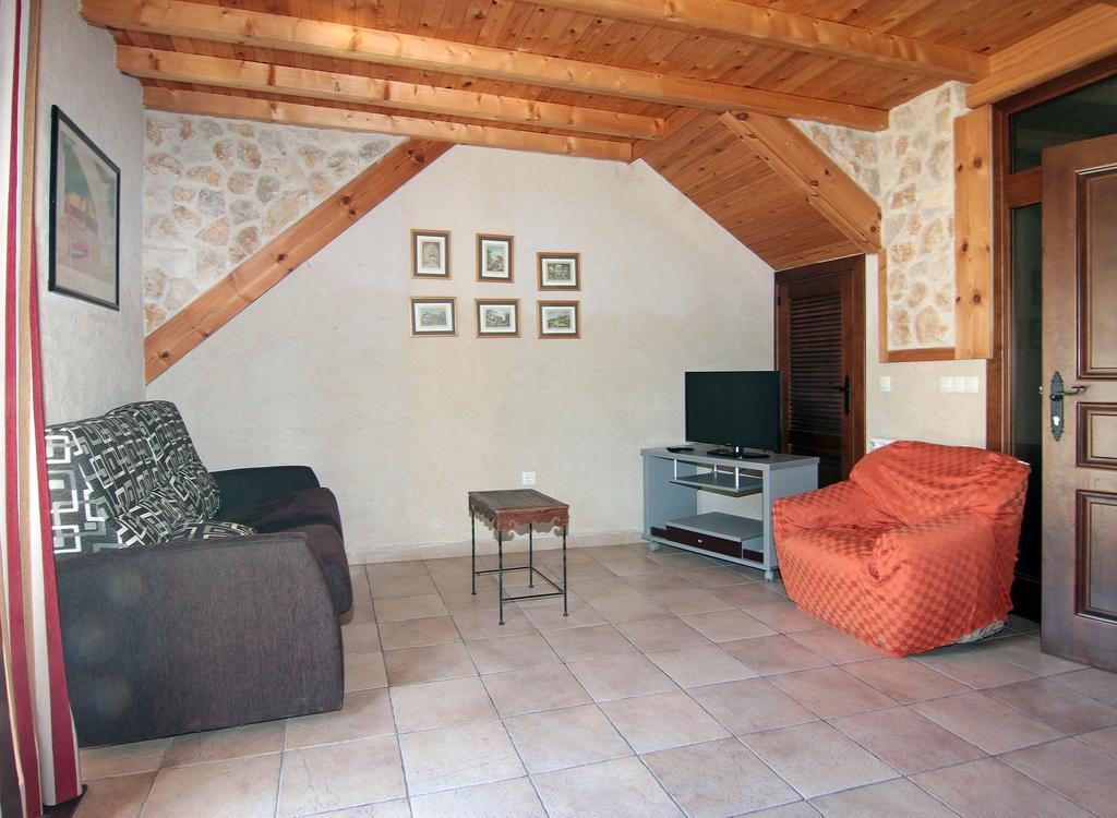 Apartamentos Turisticos Los Abuelos Montemayor de Pililla Exteriör bild