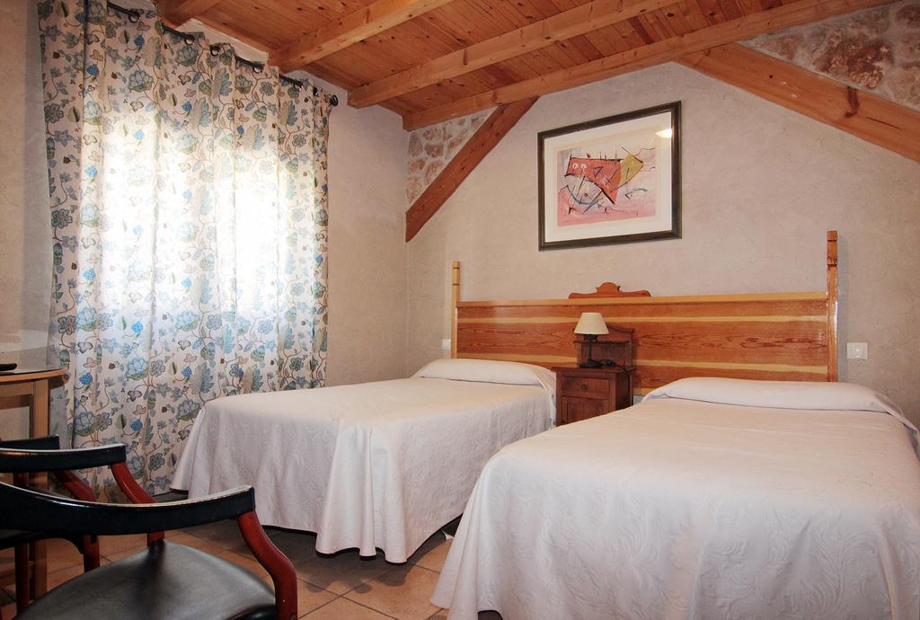 Apartamentos Turisticos Los Abuelos Montemayor de Pililla Exteriör bild