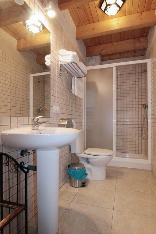 Apartamentos Turisticos Los Abuelos Montemayor de Pililla Exteriör bild