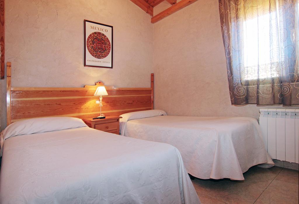 Apartamentos Turisticos Los Abuelos Montemayor de Pililla Exteriör bild