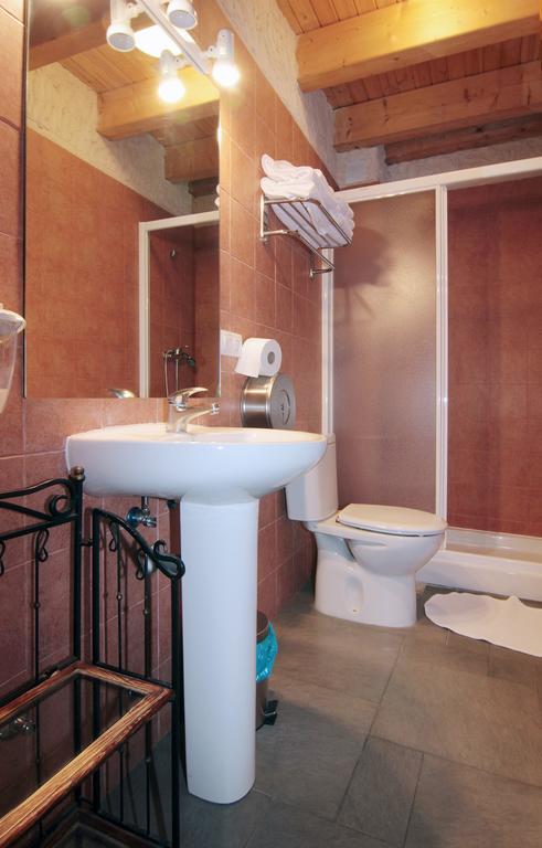Apartamentos Turisticos Los Abuelos Montemayor de Pililla Exteriör bild