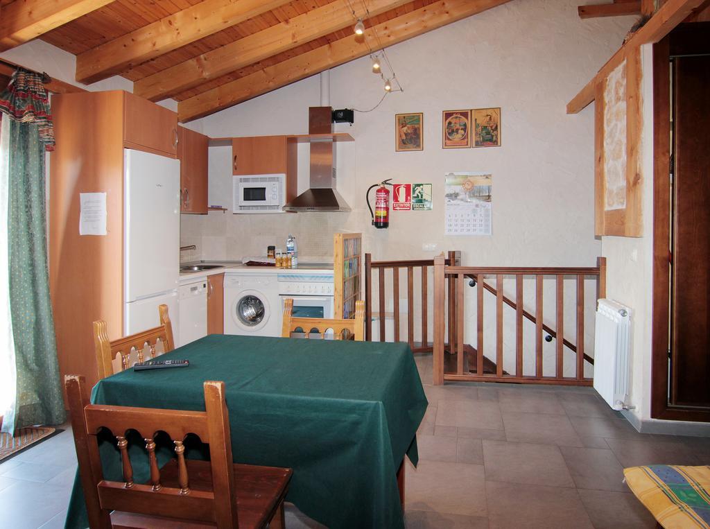 Apartamentos Turisticos Los Abuelos Montemayor de Pililla Exteriör bild
